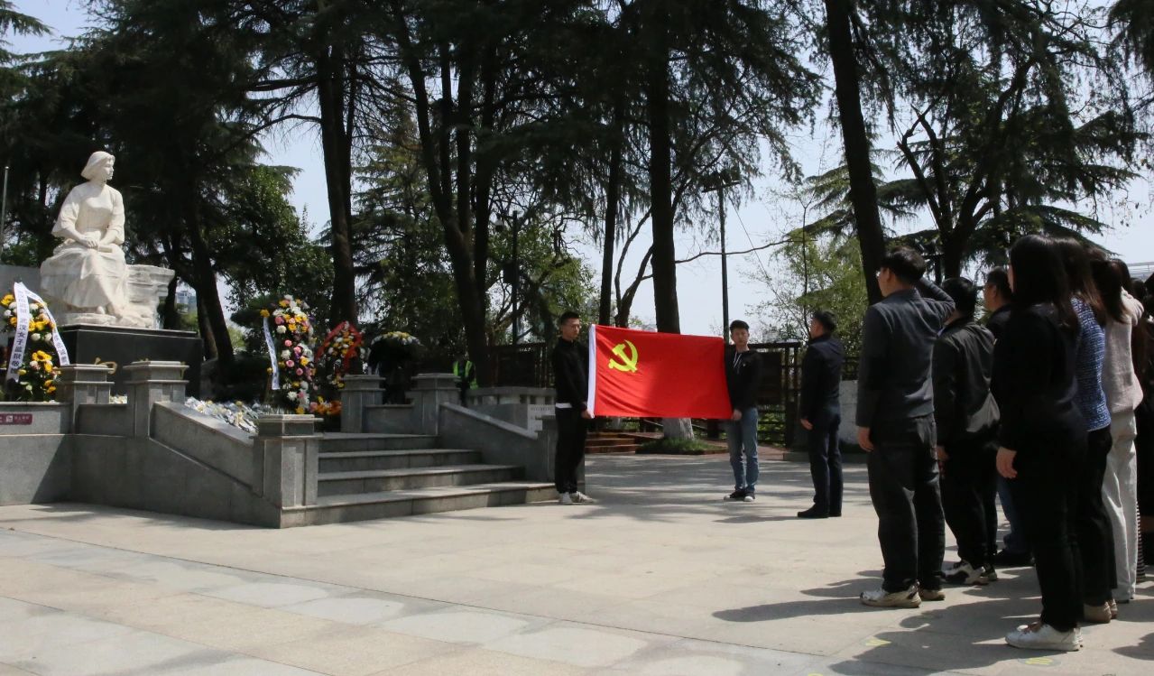 缅怀革命先烈 赓续红色精神丨沙巴shaba电竞体育集团党委组织开展清明祭扫主题活动