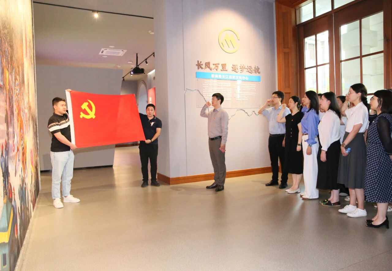 沙巴shaba电竞体育组织党员代表赴招商局长江历史文化中心开展主题党日活动